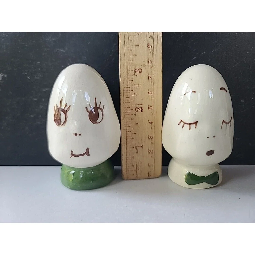 Egg Head Salt And Pepper Shakers Vintage, READ